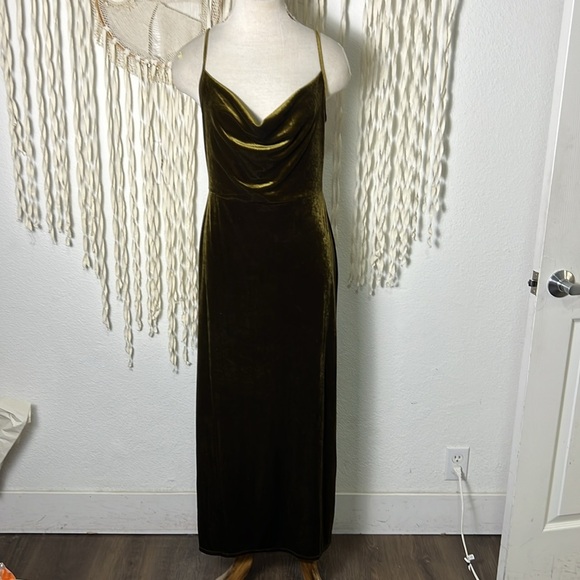 Taylor Sleeveless Cami Cowl Neck Solid Velvet Midi Length Dress Size 6 - Picture 2 of 13